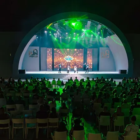 Отель Dream Fun World