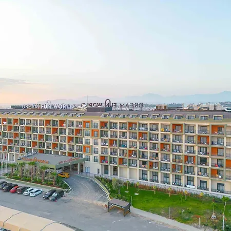 מלון Dream Fun World