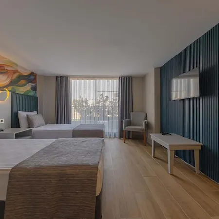 Hotel Dream Fun World Side