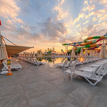 Dream Fun World Hotel Side