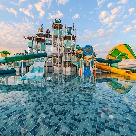 Dream Fun World Hotel 5*