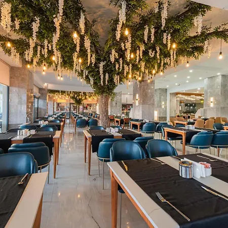 Hotel Dream Fun World Side