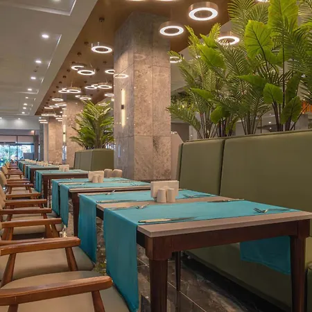 Dream Fun World Hotel 5*