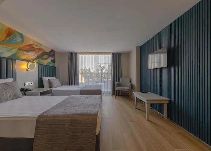 Hotel Dream Fun World Side