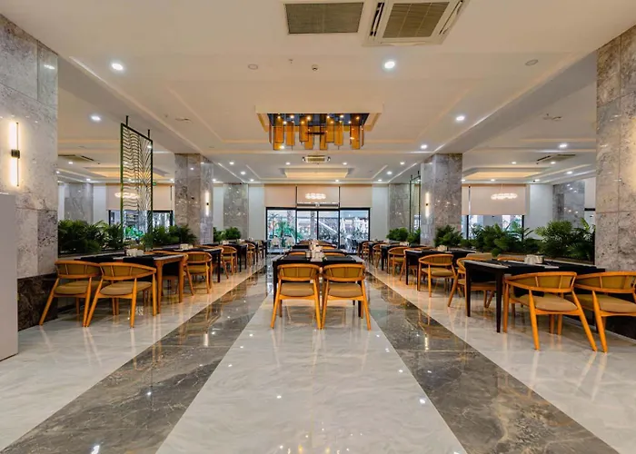 Dream Fun World 5* Side