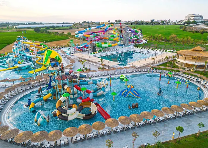 Dream Fun World Hotel Side