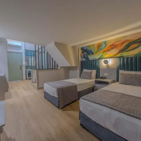 Otel Dream Fun World Side