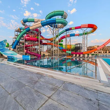 Dream Fun World Side