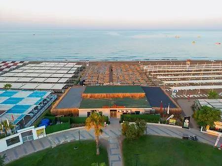 Dream Fun World Hotell 5*