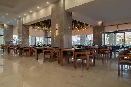 Dream Fun World Hotell 5*