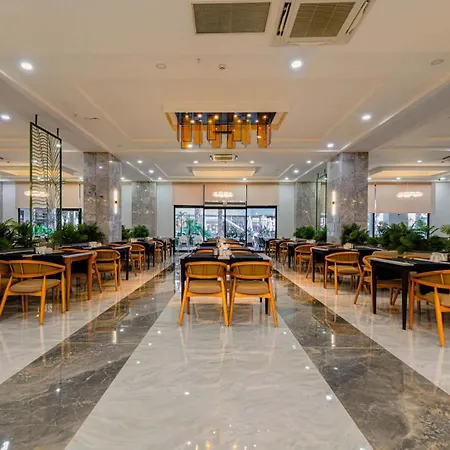 Dream Fun World 5* Side