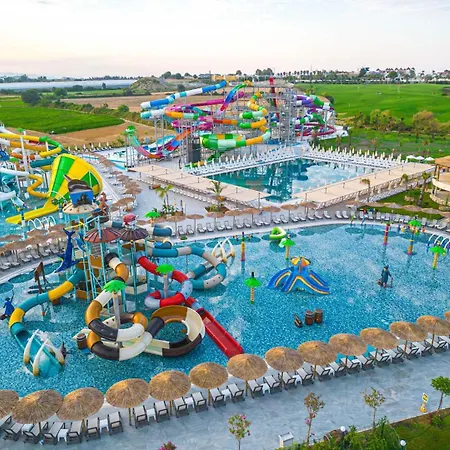 Dream Fun World Hotel Side